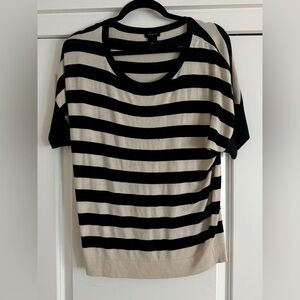 Ann Taylor size small knitted short sleeve top